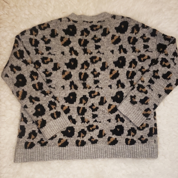 Leopard Print Sweater - Picture 4 of 5